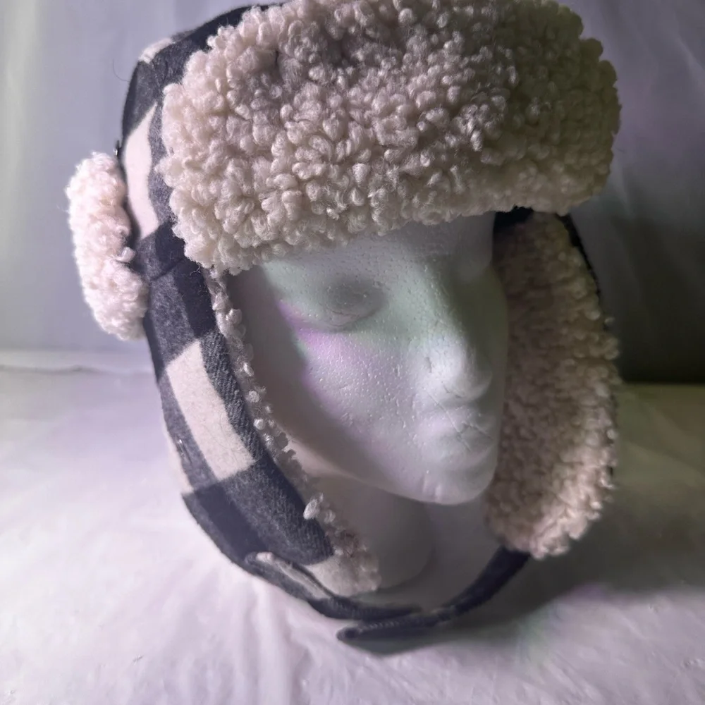 GAP Kids Cream and Gray Fleece Hat